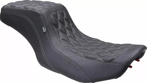 Mustang Seat neliö takana - FLHX/FLTR 2 88415GM