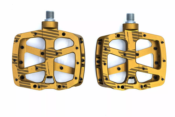 E*Kolmetoista litteää poljinta AlU pronssi PD2UPA-103